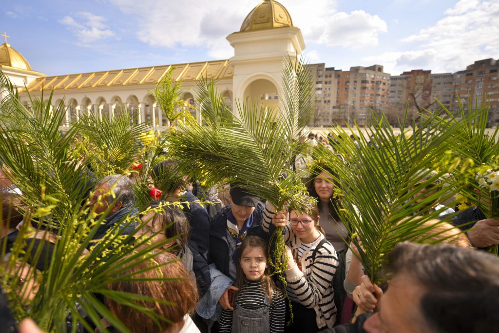 Floriile, între credința creștină și tradițiile populare În fiecare an, credincioșii din România celebrează Floriile, o sărbătoare cu o dublă semnificație