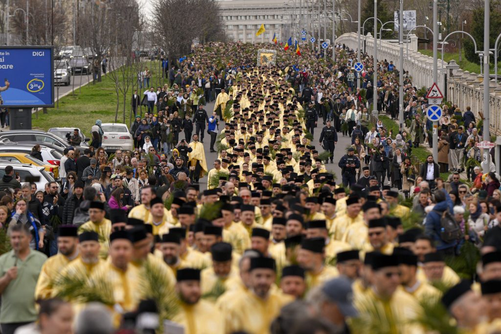 Mii de bucureșteni au luat parte sâmbătă la tradiționalul Pelerinaj de Florii, organizat de Patriarhia Română și Arhiepiscopia Bucureștilor