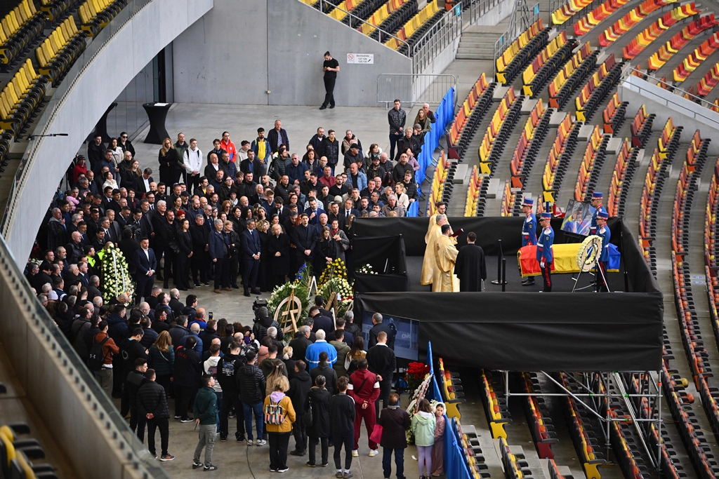 Nicuşor Dan, explicații controversate: De ce n-a mers la Lucescu