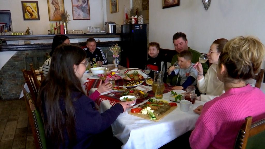 Cum scapi de durerile de stomac după Paște: Trucuri rapide și eficiente