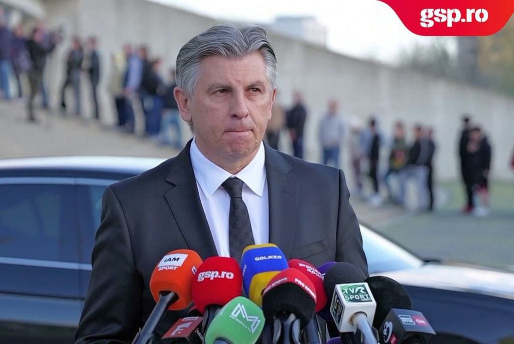 Ionuț Lupescu, marcat de dispariția lui Mircea Lucescu: „A rămas doar nea Cornel” Fostul mijlocaș Ionuț Lupescu a fost prezent la priveghiul lui Mircea Lucescu, desfășurat la Arena Națională