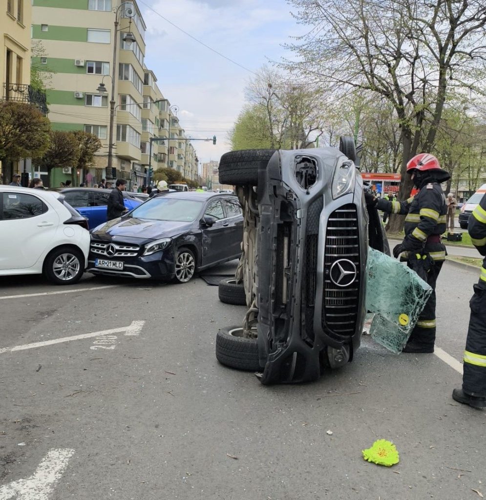 Accident grav la Ziridava: Adolescentă rănită, provocat de un șofer (foto)