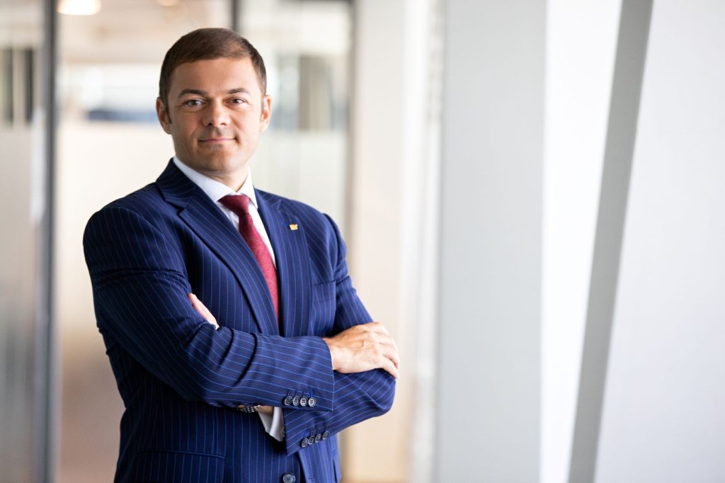 România se pregătește să intre în „clubul” select al Organizației pentru Cooperare și Dezvoltare Economică (OCDE), un pas care ar putea schimba fundamental modul în care țara noastră este percepută pe plan internațional
