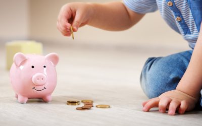 București – Zeci de mii de familii și pensionari vor primi banii de alocații, indemnizații și pensii mai devreme, pentru a face față cheltuielilor de Paște