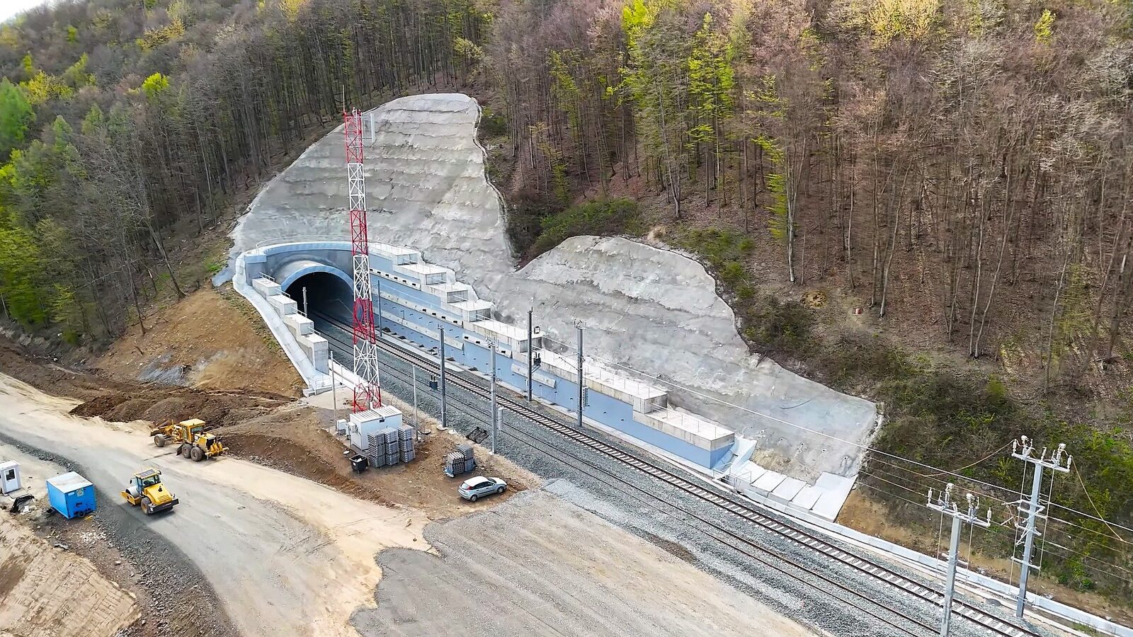 Au început lucrările de săpătură la un nou tunel pe autostrada Sibiu-Pitești, anunță CNAIR