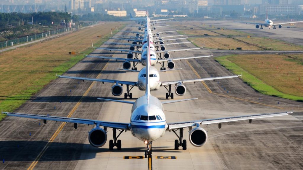 Avionul la sol: O nouă companie aeriană suspendă zborurile în timpul verii