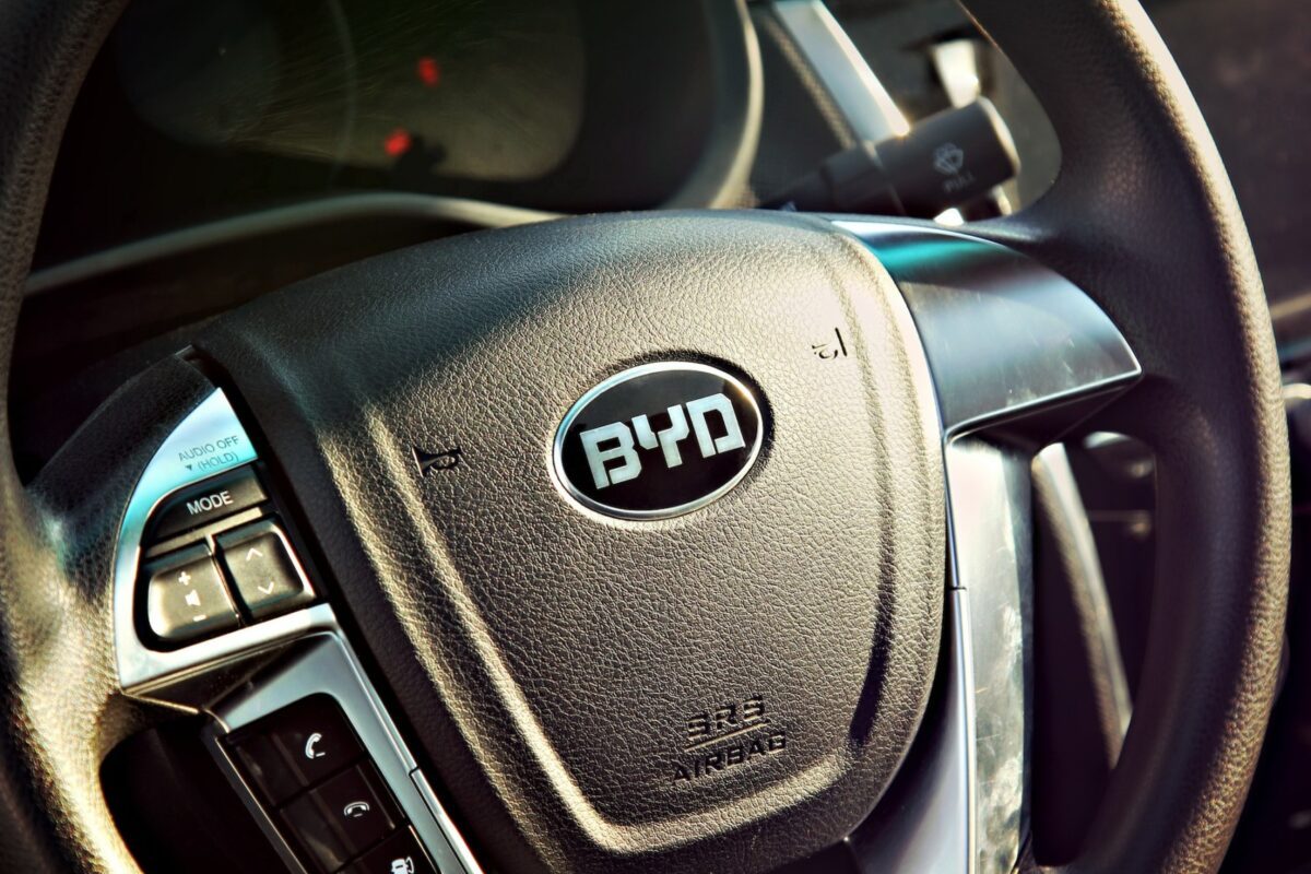 BYD, gigantul auto chinez, acuzat de sclavie în Ungaria: Muncitori exploatați