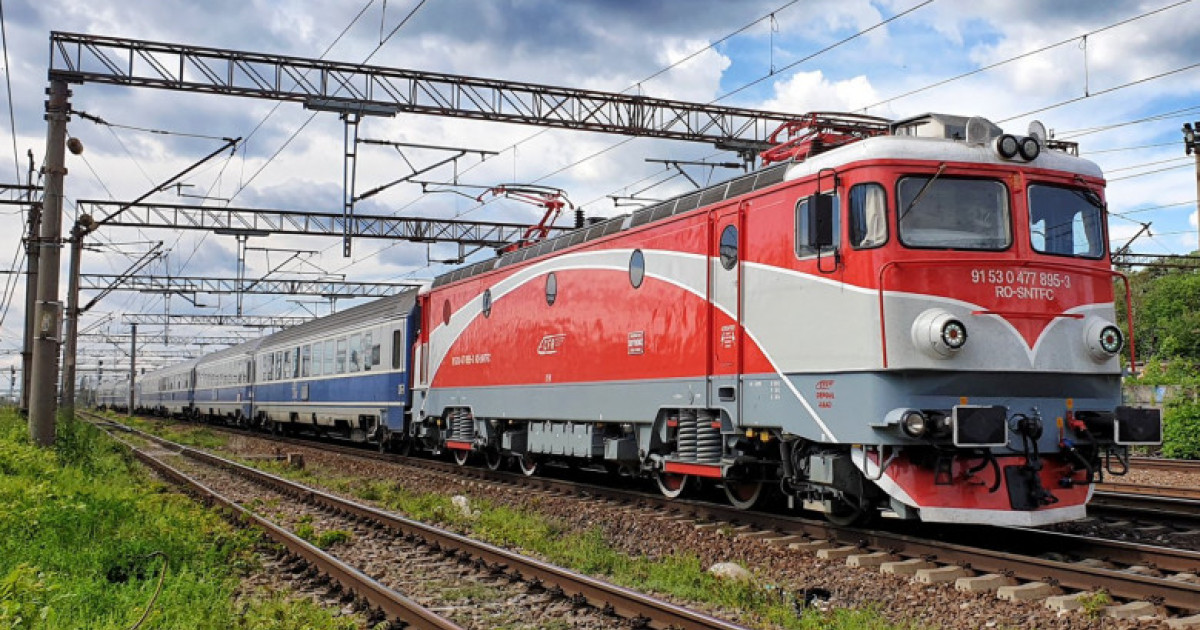 Circulația feroviară este blocată între Brașov și Sighișoara din cauza unui copac căzut