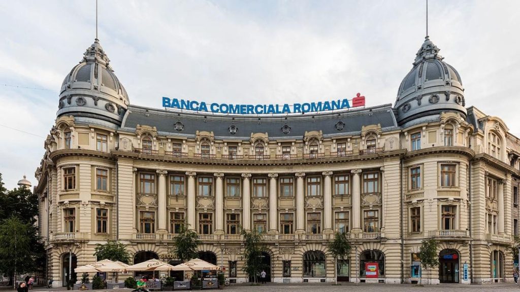Băncile își modifică programul de lucru de Paște în 2026 În perioada sărbătorilor pascale din 2026, majoritatea unităților bancare vor fi închise pentru public, cu excepția serviciilor online și a bancomatelor