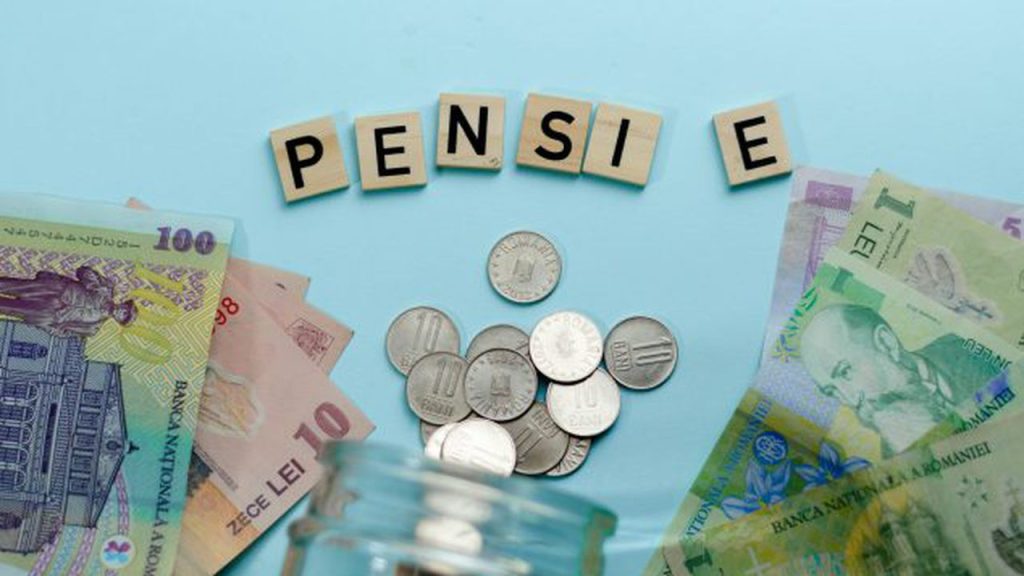 Pensiile mici, o realitate dureroasă pentru sute de mii de români Aproape 900.000 de pensionari din România se confruntă cu dificultăți financiare, fiind nevoiți să primească suplimente de la stat pentru a ajunge la pensia minimă