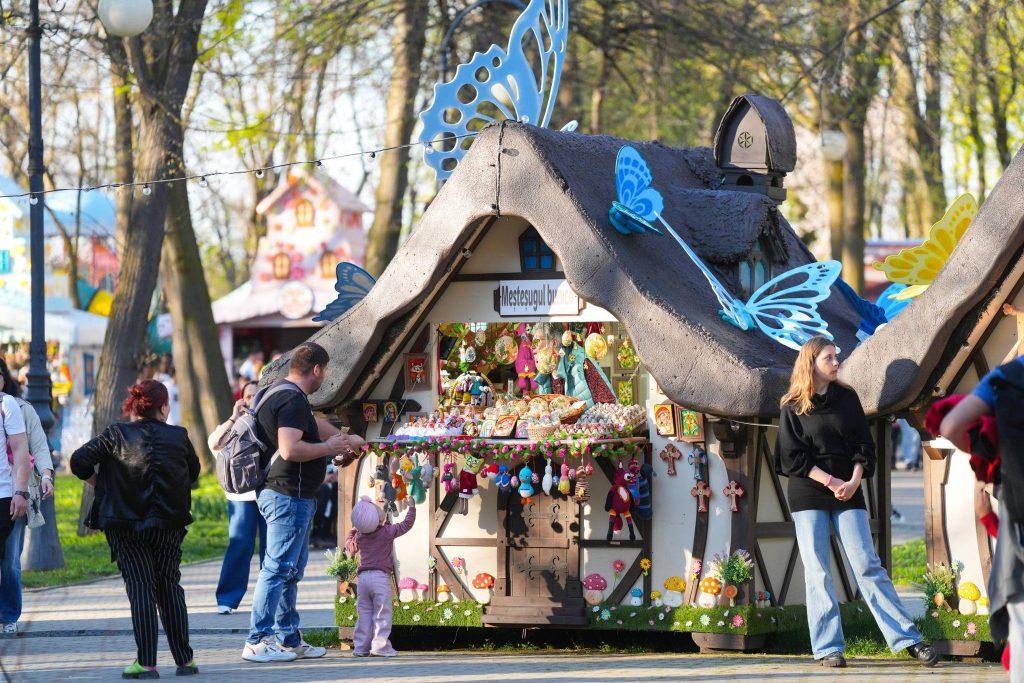 CRAIOVA ȘI Timișoara, VIZATE PENTRU CELE MAI SPECTACULOASE TÂRGURI DE PAȘTE DIN 2026 Târgurile de Paște din România promit în 2026 experiențe diverse, de la decoruri spectaculoase la evenimente tematice și tradiții autentice