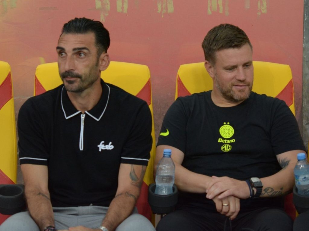 Charalambous, din nou pe banca? Fostul antrenor de la FCSB, surprins în Cipru Fostul antrenor al FCSB, NICOLAS Charalambous, ar putea reveni în curând în fotbalul cipriot