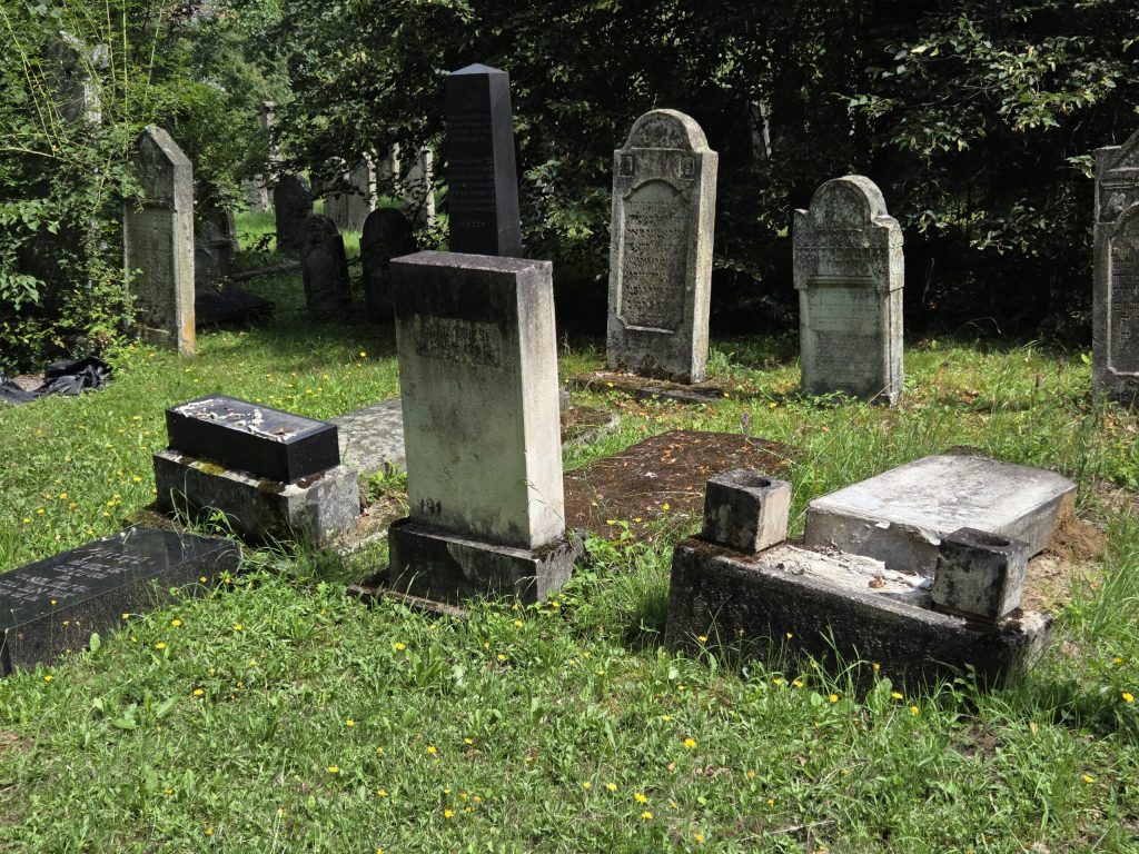 Vandalism la Reghin: Un parlamentar din Israel, cu stră-străbunic Rabin, cere explicații