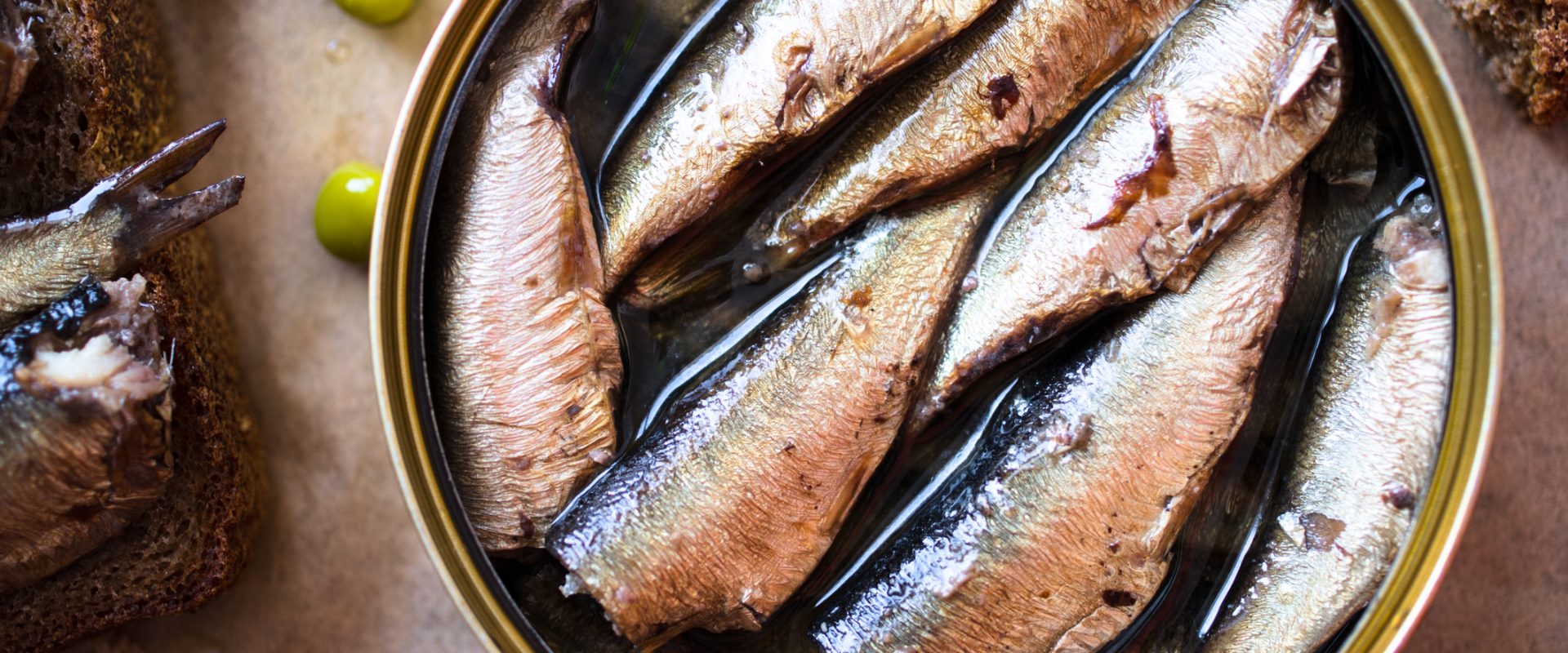 De ce recomandă experții britanici să avem ciocolată și sardine în cămară. Ghid pentru provizii în caz de urgență făcut de The Guardian