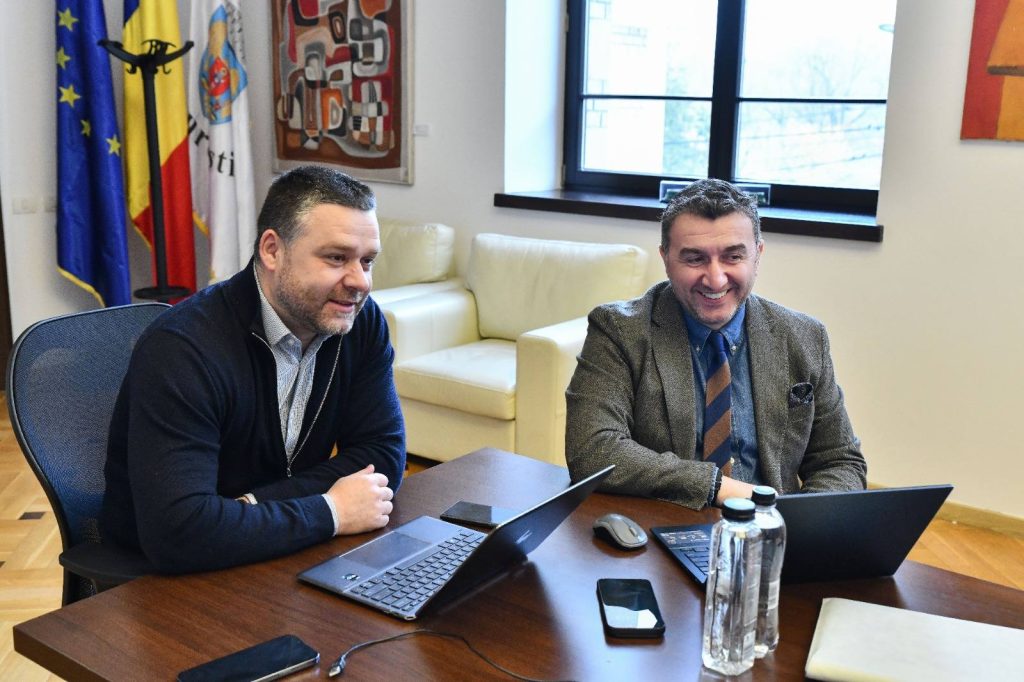 Ciucu și Moldovan au discutat despre infrastructura din Sectorul 6: Pasajul Ciurel, Prelungirea Ghencea și Parcul Serele Militare, pe agenda discuțiilor Primarul General al Capitalei, Ciprian Ciucu, și primarul interimar al Sectorului 6, Paul Moldovan, s-au întâlnit miercuri pentru a discuta despre proiectele prioritare de infrastructură din sector
