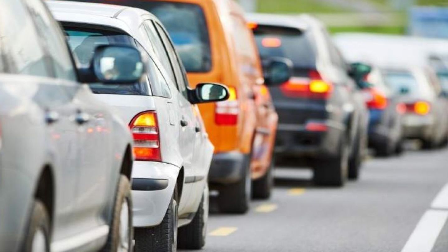 Circulație închisă pe 17 kilometri din Drumul Expres Craiova – Pitești pentru reparații Circulația rutieră pe o porțiune de 17 kilometri de pe Drumul Expres DEx12 Craiova – Pitești a fost închisă temporar pentru efectuarea unor lucrări de reparații