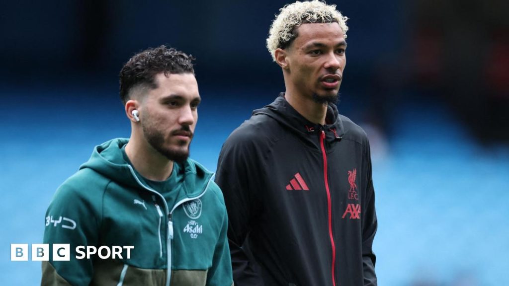 Guehi revine în defensiva lui Manchester City; Salah titularizat pentru Liverpool București – Marc Guehi va juca pentru Manchester City în meciul de astăzi împotriva lui Liverpool, în timp ce Mohamed Salah este titularizat pentru „cormorani”