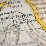 Criza Ormuz: SUA riscă o nouă Suez? Analogii și pericole globale