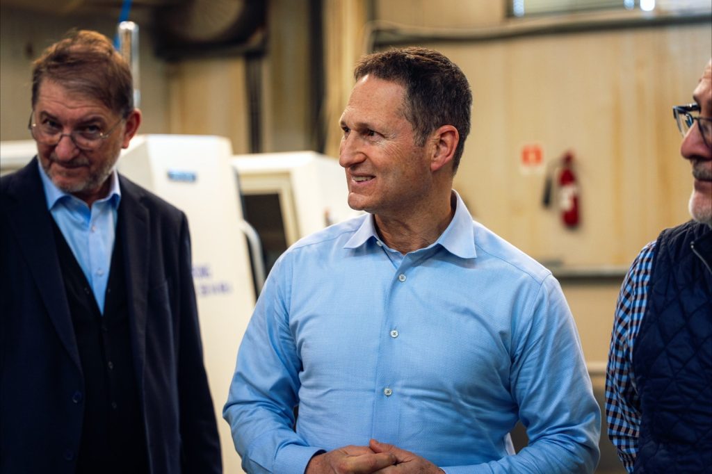 Vizita CEO Sig Sauer, Ron Cohen, la Cugir: Parteneriat în fabricarea armelor