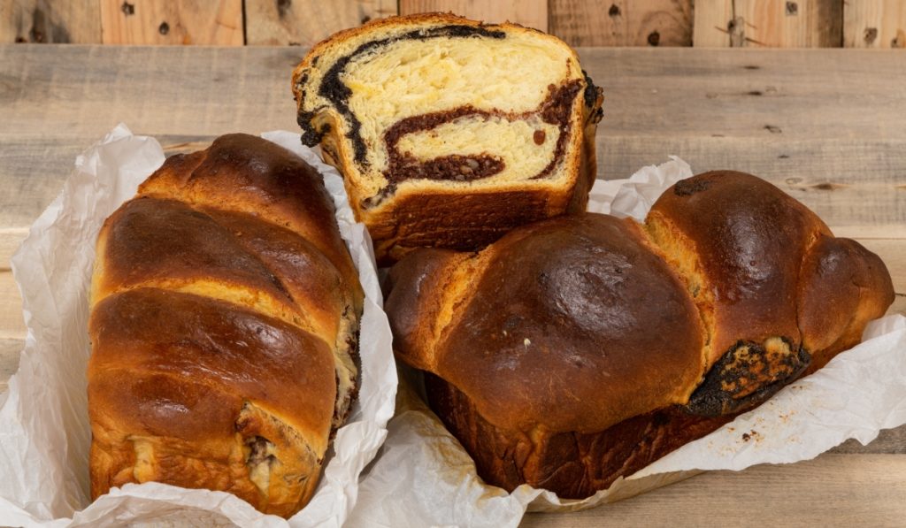 Cozonacul rezistă luni întregi. Secretul gospodinelor, dezvăluit!