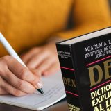 Originea șocantă a expresiei „lipsit de scrupule”