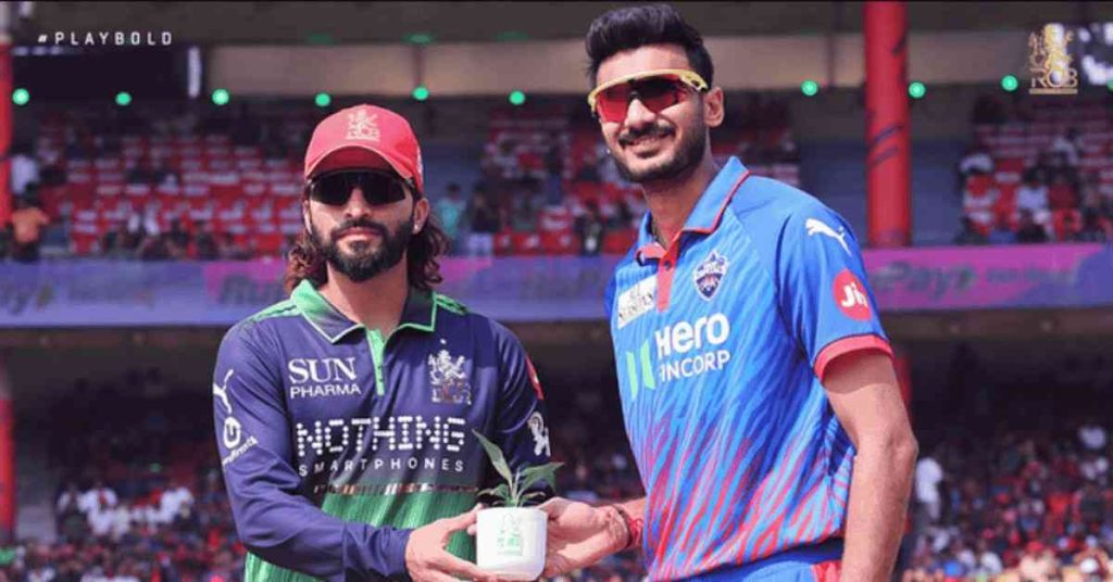 De ce poartă RCB tricou verde în meciul cu DC în IPL 2026?