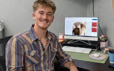 Dezamăgit de Donald Trump, un alegător vânează zilnic secretele Epstein