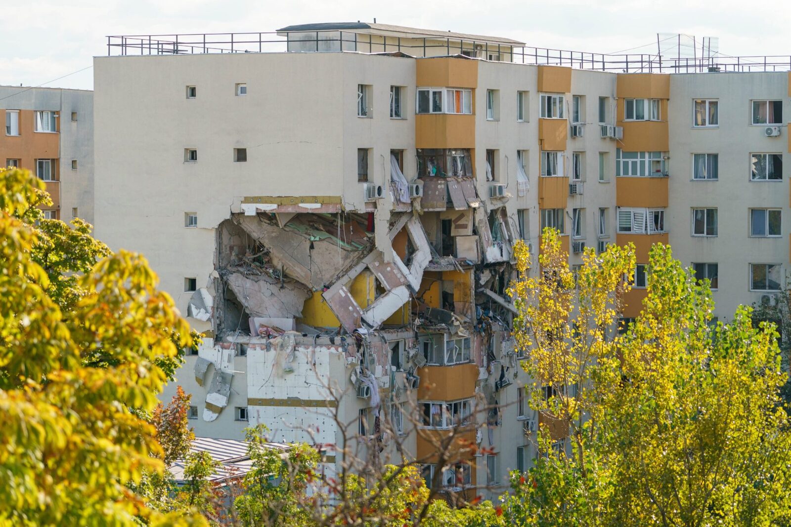 Senatul a adoptat tacit un proiect de lege crucial pentru persoanele afectate de dezastre Proiectul de lege care prevede acordarea de despăgubiri materiale pentru persoanele care au suferit pagube în urma unui dezastru, a unui conflict armat sau a intervențiilor serviciilor de urgență a fost adoptat tacit de Senat
