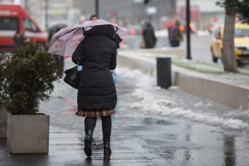 Vreme severă: Vânt puternic în România, ninsori la munte