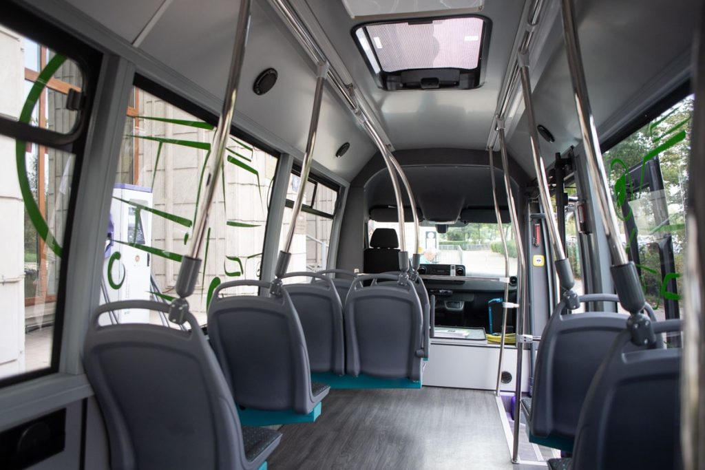 Miracol la Iași: Microbuzele electrice s-au ieftinit brusc. Scandal cu prețuri?