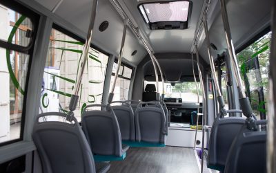 Miracol la Iași: Microbuzele electrice s-au ieftinit brusc. Scandal cu prețuri?