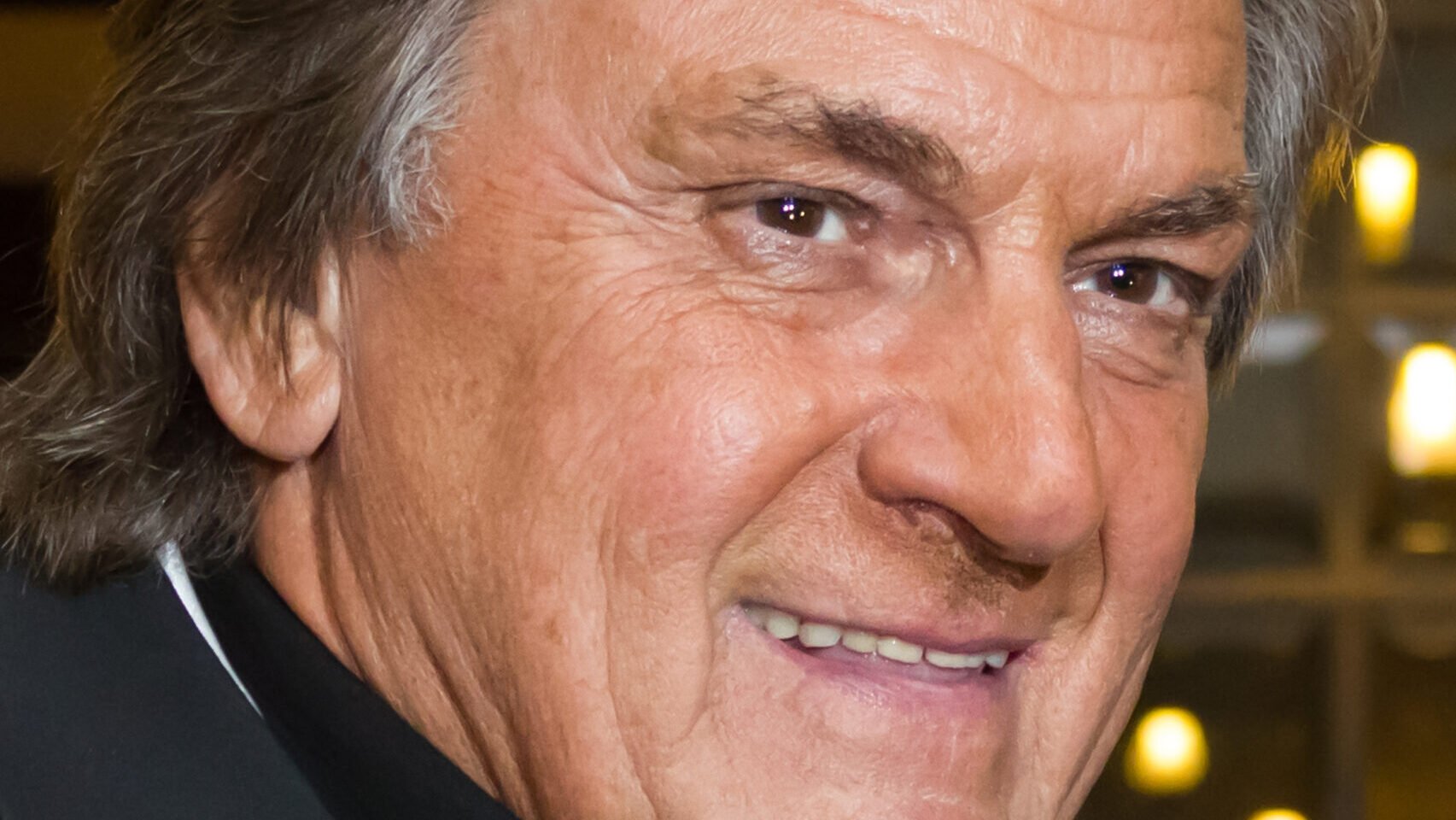 Astăzi, 5 aprilie 2026, îndrăgitul actor Florin PIERSIC și-a sărbătorit ziua de nume, sărbătoare ce a adunat în jurul său numeroși prieteni și admiratori