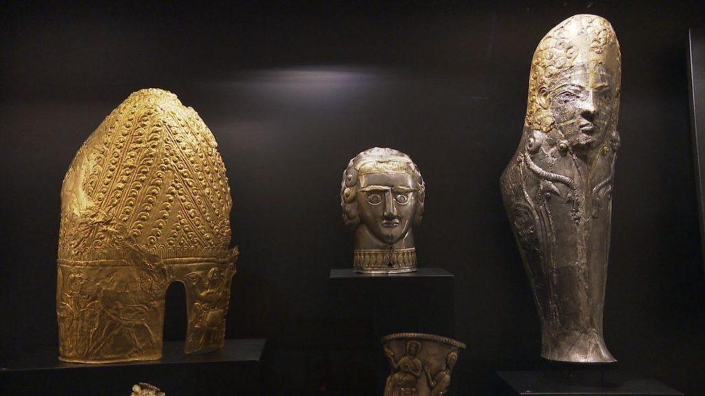 Hoții de la Muzeul Drents, interesați și de coiful de Cucuteni-Băiceni