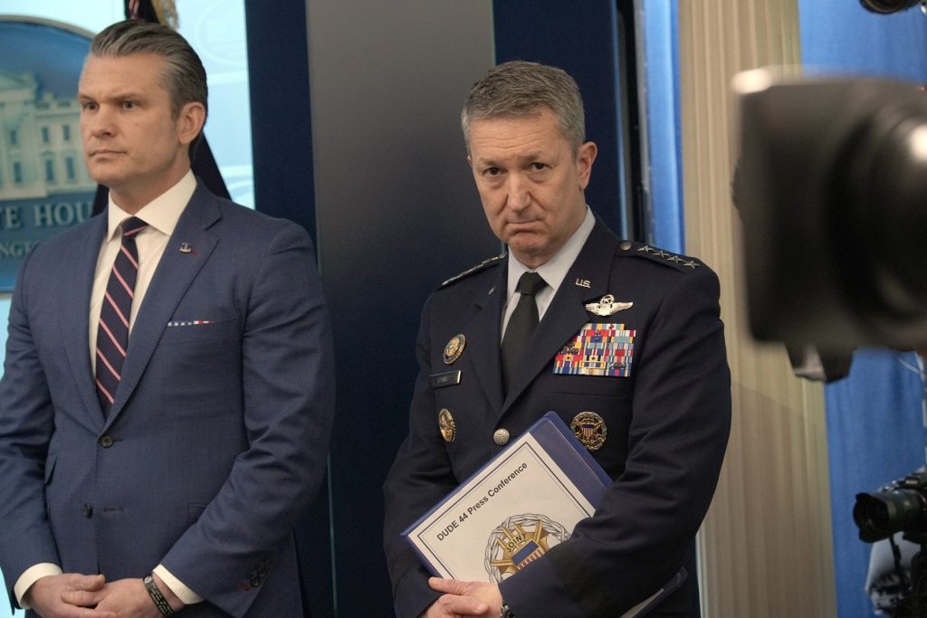 Președintele Donald Trump a dezvăluit detalii despre o misiune militară americană secretă în Iran, inclusiv implicarea a sute de militari și peste 170 de aeronave