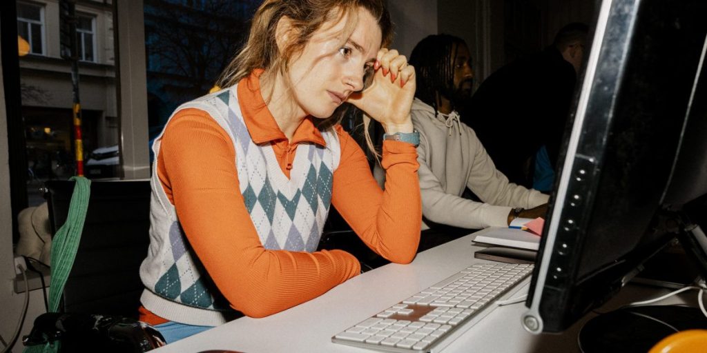 Tineri sabotori anti-AI: Se tem că vor fi înlocuiți și distrug afaceri