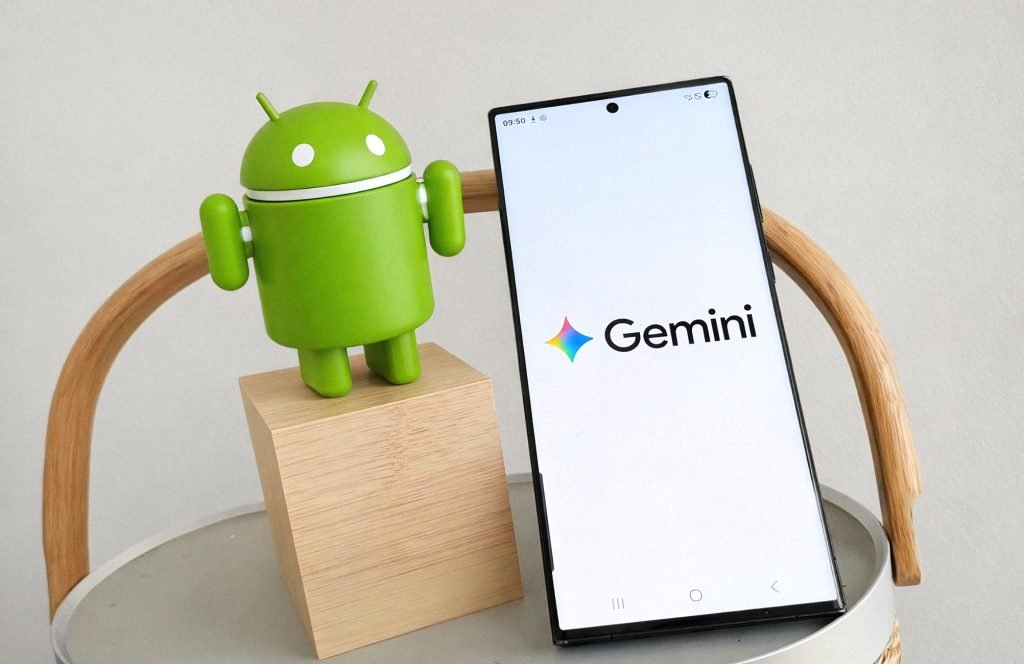 Noua interfață Gemini, mai compactă și mai intuitivă, ajunge în beta Google pregătește o serie de îmbunătățiri importante pentru interfața asistentului virtual Gemini, aduse în versiunea beta a aplicației Google 17.3