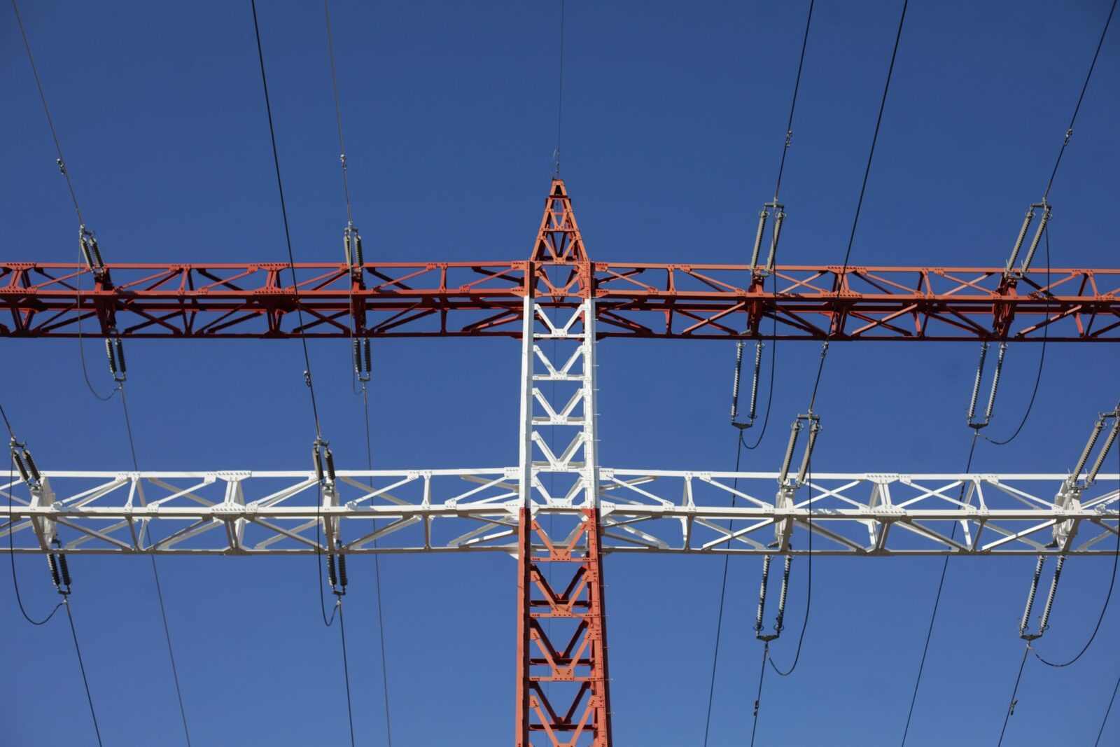 Bolojan, la ANRE: Punct de vedere crucial privind garanția la rețeaua electrică
