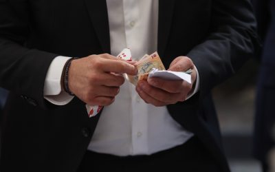 Manole: Lucrările la noua lege a salarizării sunt într-un stadiu avansat Ministrul Muncii, Florin Manole, a anunțat joi, după ședința de Guvern, că discuțiile privind proiectul noii legi a salarizării au progresat semnificativ
