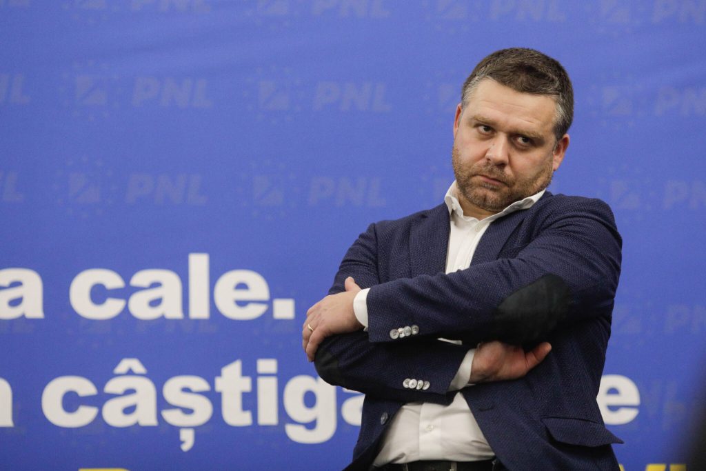 Cenzură la Primăria Capitalei: Jurnaliștii, reduși la tăcere pe grupul de WhatsApp Bucureștiul este condus de Ciprian Ciucu de mai bine de trei luni, timp în care promisiunile de transparență făcute în campania electorală par să se dilueze