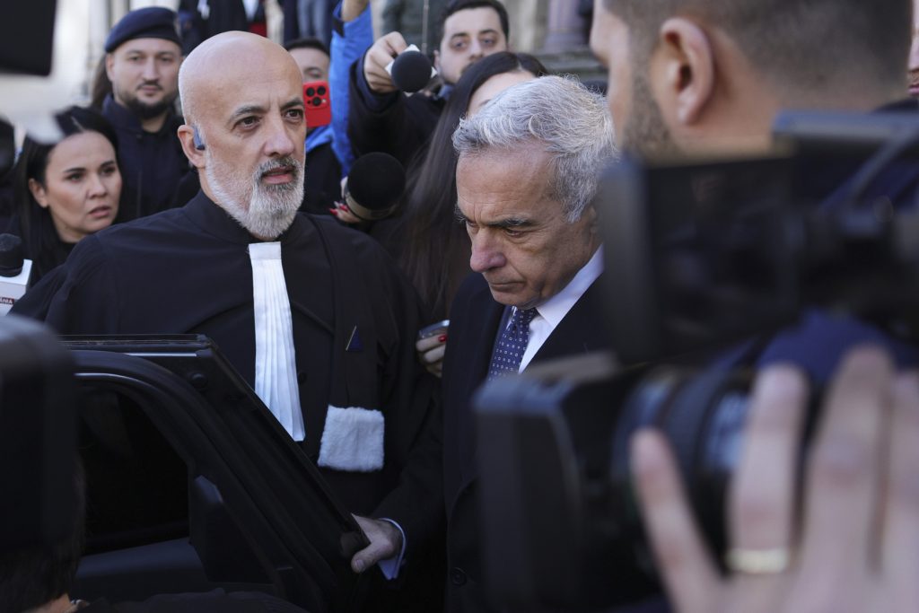 București: Controlul judiciar al lui Călin GEORGESCU, revocat definitiv Bucureștiul a fost martorul unei evoluții juridice semnificative sâmbătă, când Tribunalul București a dispus definitiv revocarea controlului judiciar impus lui Călin GEORGESCU