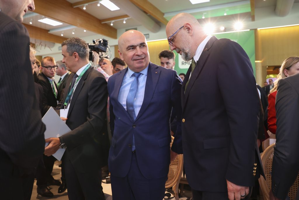 UDMR face planuri, PSD „ascuțește cuțitele” pe Bolojan