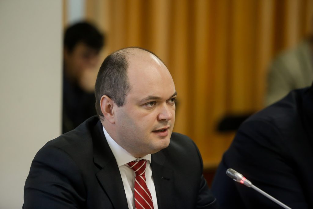 Bolojan şi FMI: De ce un consilier exclude orice acord pentru România