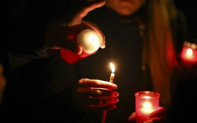 Trei din patru români vor merge la Slujba de Înviere, arată un sondaj