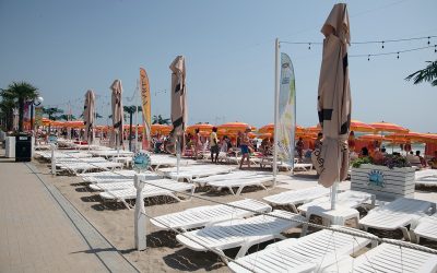 Șezlonguri ilegale, eliminate de pe plaje: Ministru anunță măsuri ferme