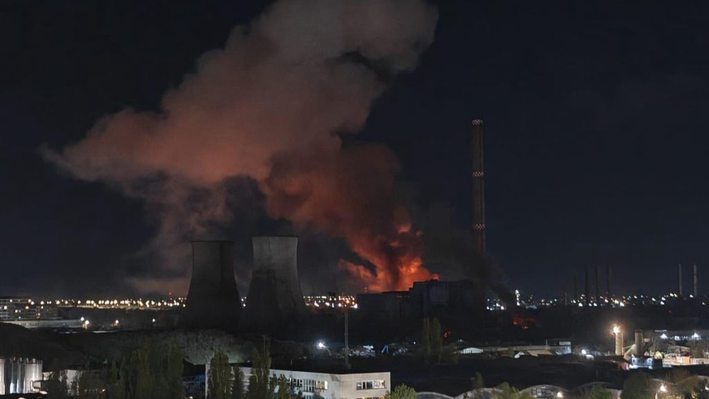 Incendiul de la CET Vest lasă mii de bucureșteni fără apă caldă