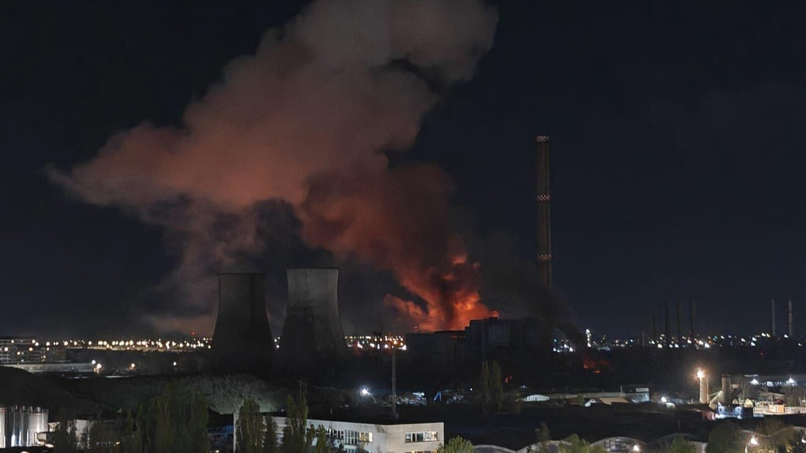 Incendiul de la CET Vest lasă mii de bucureșteni fără apă caldă
