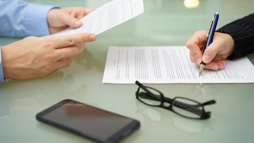 Închis, dar mai puțin: Scade numărul firmelor falimentare în România