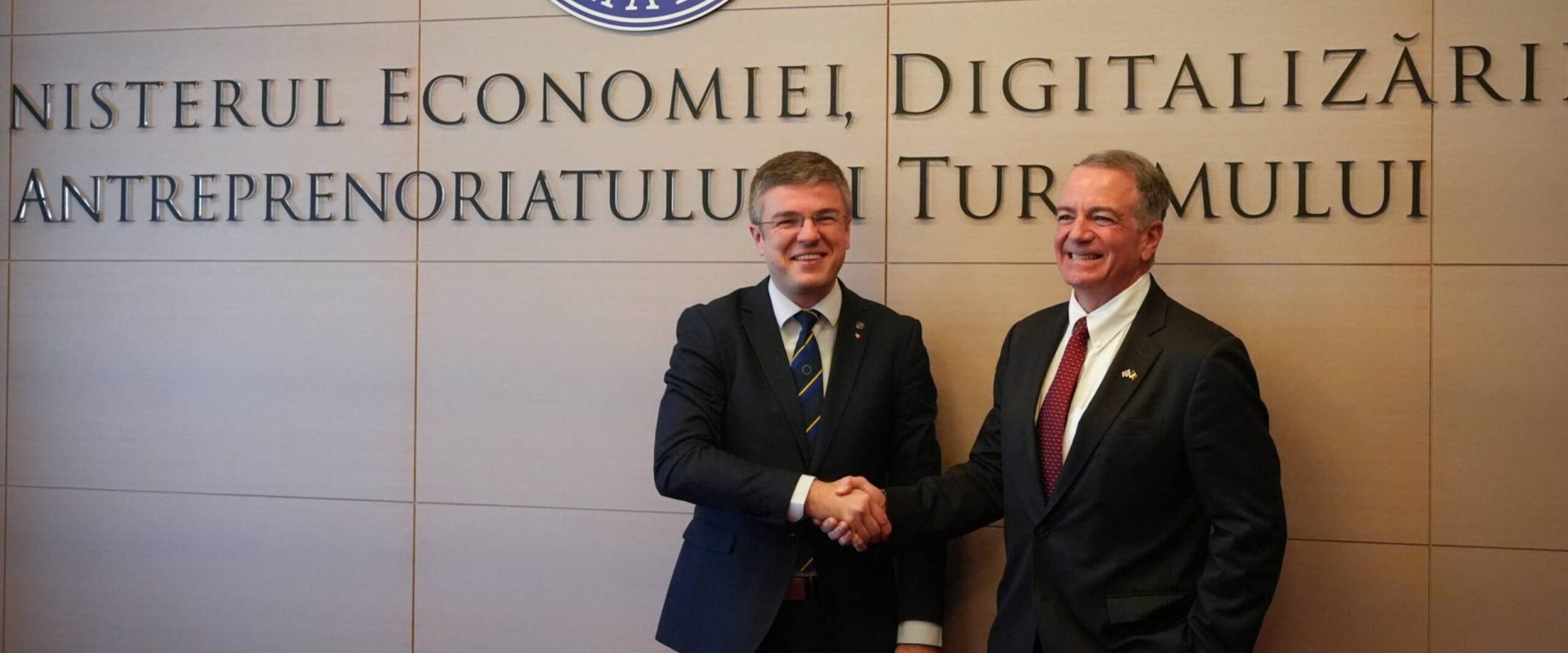 Ministrul economiei, dialog cu ambasadorul SUA: Forța de muncă a româniei, un atu major la București