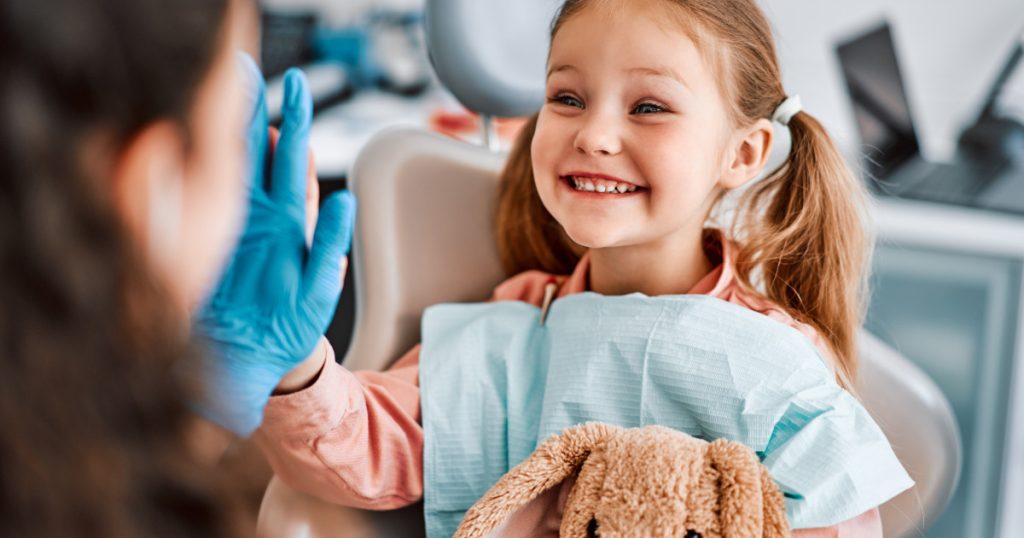 Peste un milion de elevi români nu beneficiază de controale stomatologice în școli, deși acestea sunt obligatorii