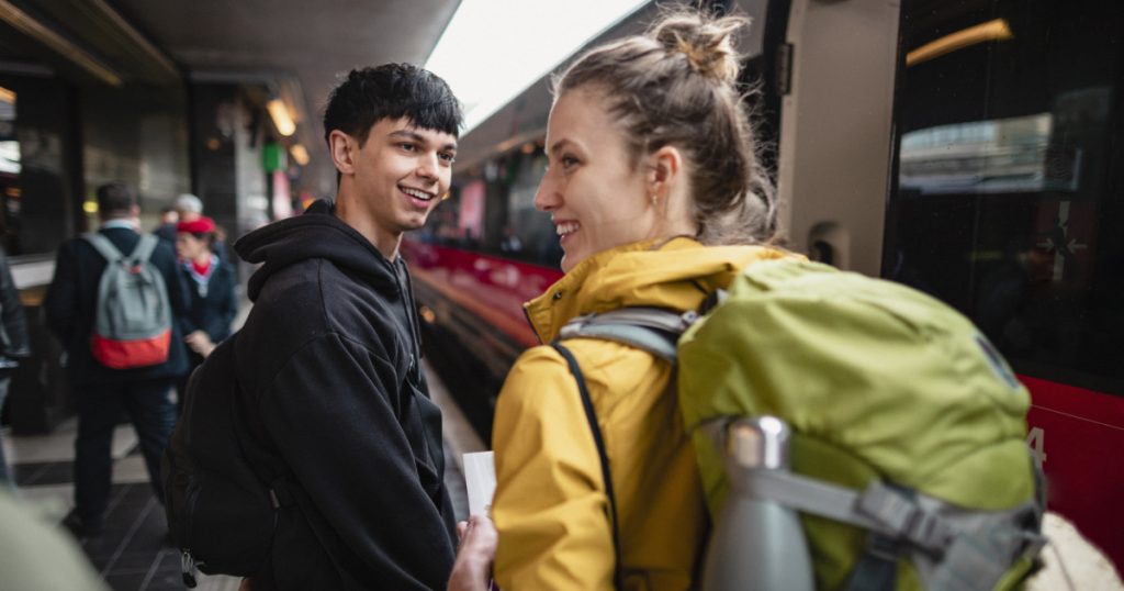 Tineri de 18 ani, călătorii GRATUITE în Europa: Ce trebuie să știi